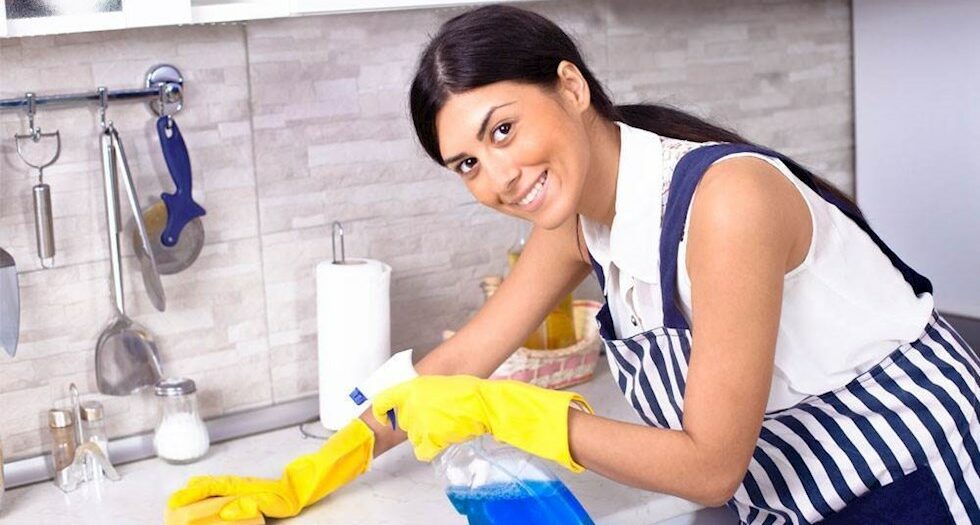 Уборка квартир. Clean the table. Домохозяйка дом 2. Домработница. Фотосессия на кухне.